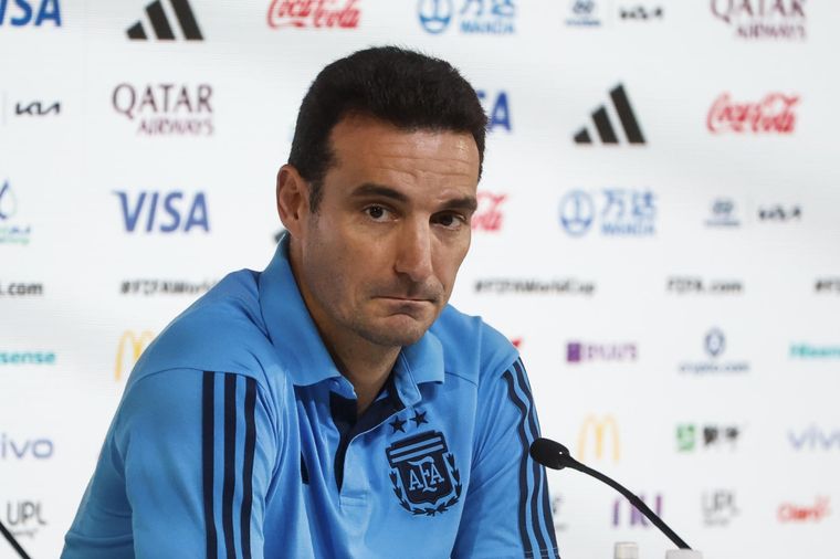 La conferencia de prensa de Lionel Scaloni antes de enfrentar a Países Bajos. Foto: EFE