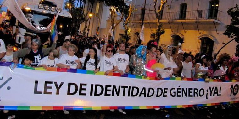 Con la ley en marcha miles de personas esperan poder gestionar su nuevo documento. Foto: web