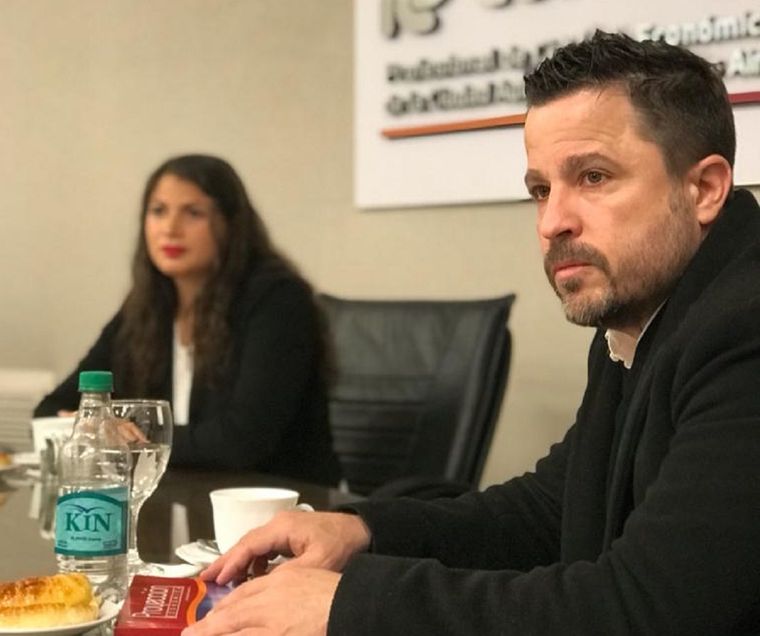 Martín Tetaz, el pre candidato que ahora se muestra en la 9 de Julio