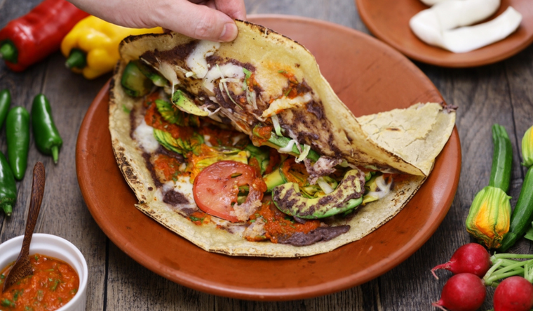 Receta tradicional de tlayudas mexicanas paso a paso Foto: Shutterstock