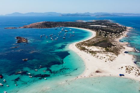 La playa con colores sorprendentes que se encuentra en España. La playa con colores sorprendentes que se encuentra en España.