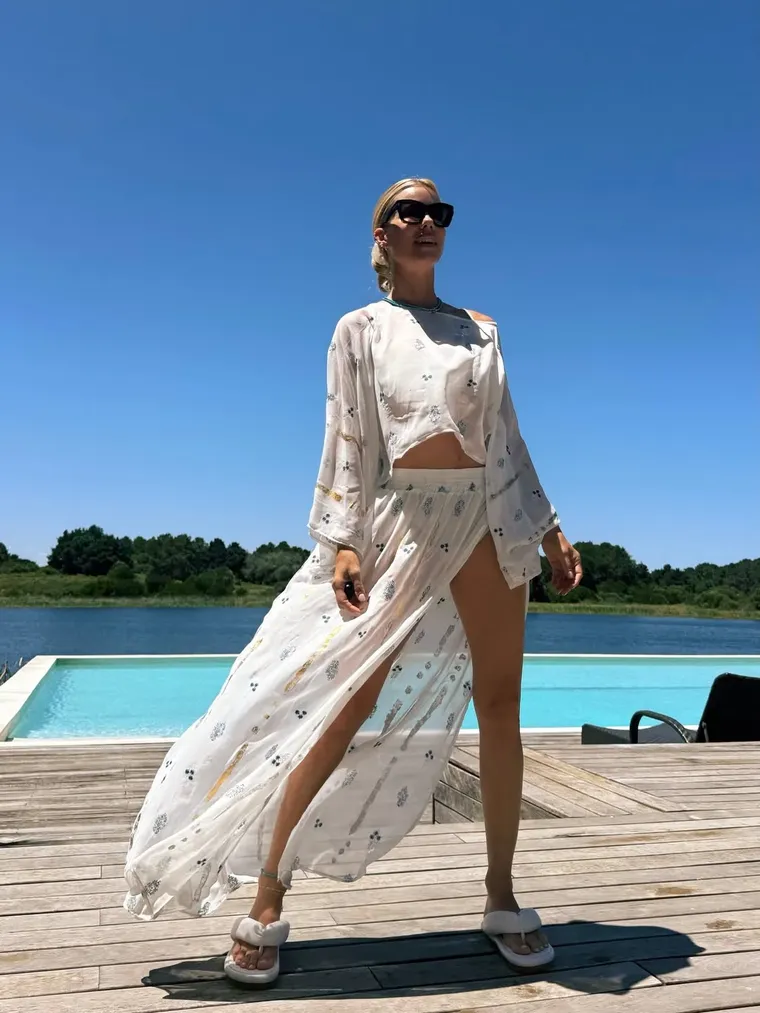 El look playero de Nicole Neumann. El look playero de Nicole Neumann.