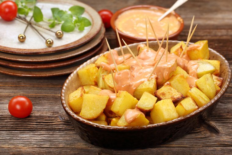 La receta de la salsa brava es tan misteriosa que muchos cocineros la consideran un “secreto de autor”. La receta de la salsa brava es tan misteriosa que muchos cocineros la consideran un “secreto de autor”.