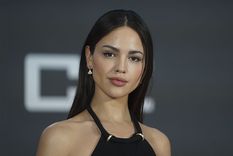 eiza gonzalez sorprende a sus fans con un radical cambio de look