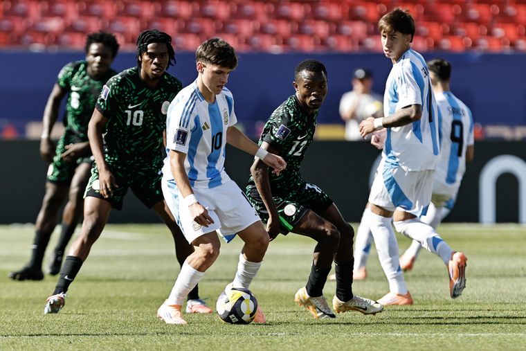 La Selección Argentina Sub 20 aplastó a Nigeria en el Estadio Nacional de Chile.