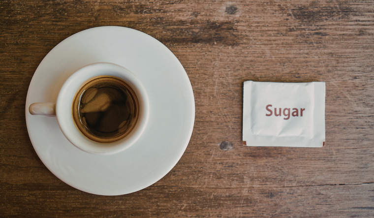 Cuando una persona disfruta de un café en un lugar que le gustó especialmente, guarda uno de los sobres de azúcar como símbolo de ese momento.