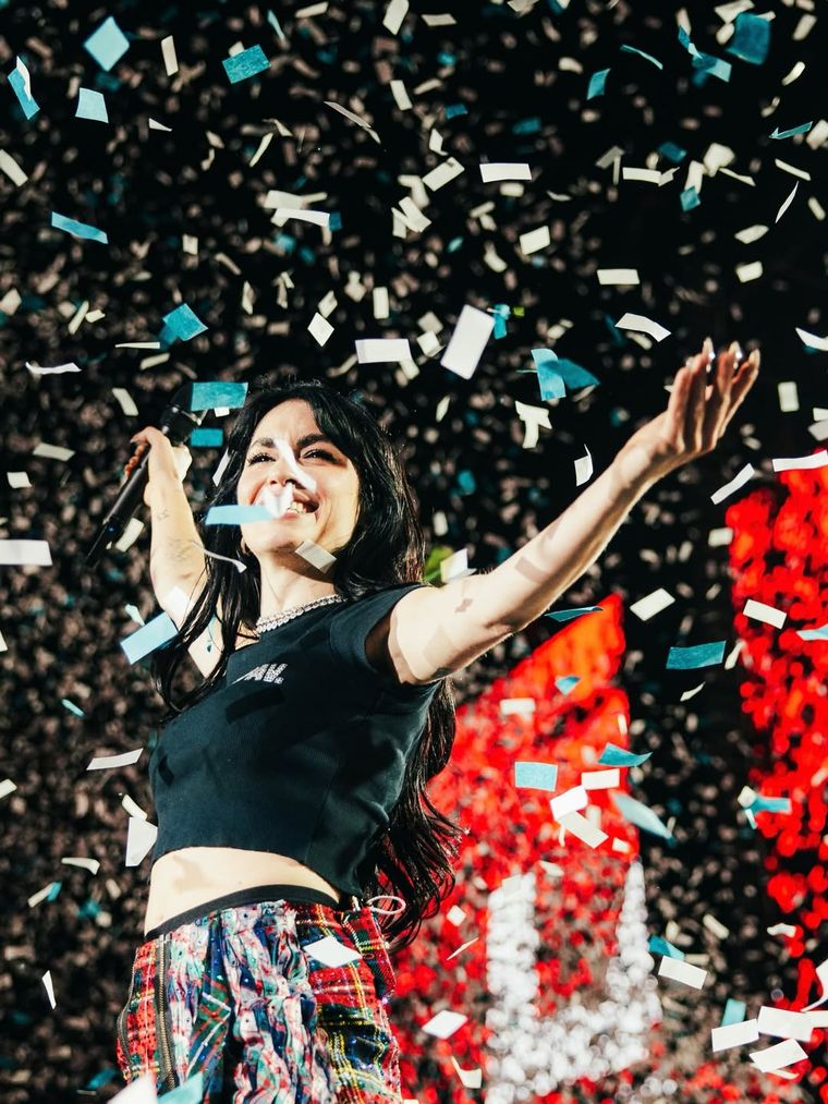 Con 13 Premios Gardel, Lali es oficialmente la artista más premiada de la historia de la música argentina. Con 13 Premios Gardel, Lali es oficialmente la artista más premiada de la historia de la música argentina.