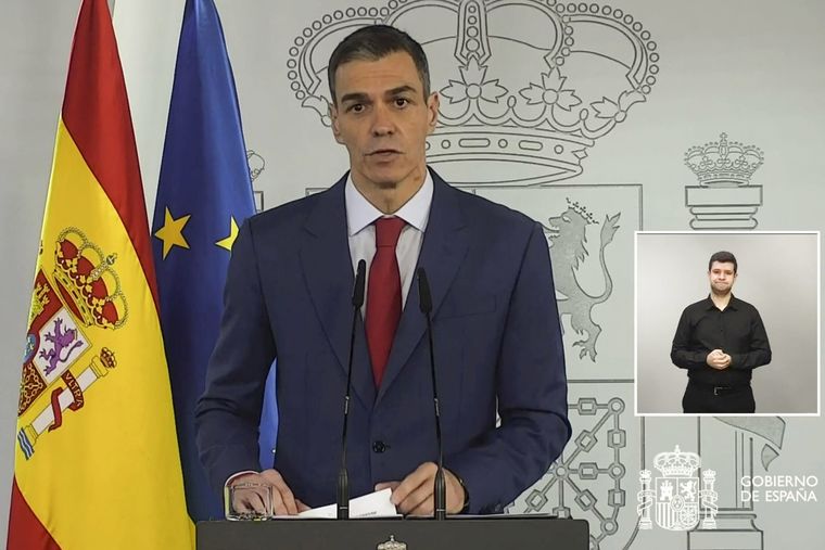 Pedro Sánchez durante su mensaje institucional en España, tras las advertencias de Donald Trump por la postura del país ante la guerra.