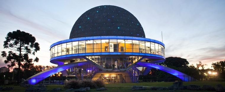 El Planetario es uno de los edificios que se suma a la fiebre del mundial. Foto: GCBA