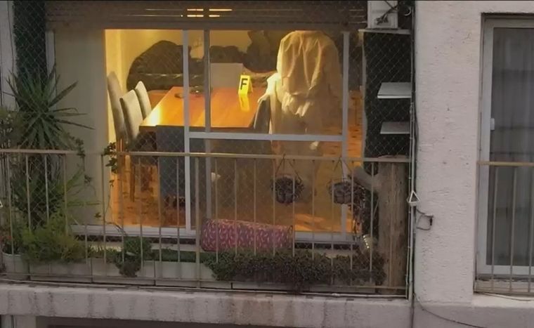 Las víctimas fatales fueron halladas en un domicilio ubicado en Aguirre al 295. Foto: X