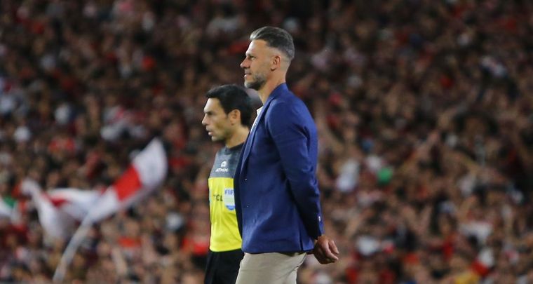 Martín Demichelis y su reflexión sobre los árbitros ante Independiente. Foto: Fabián Salamone / MDZ