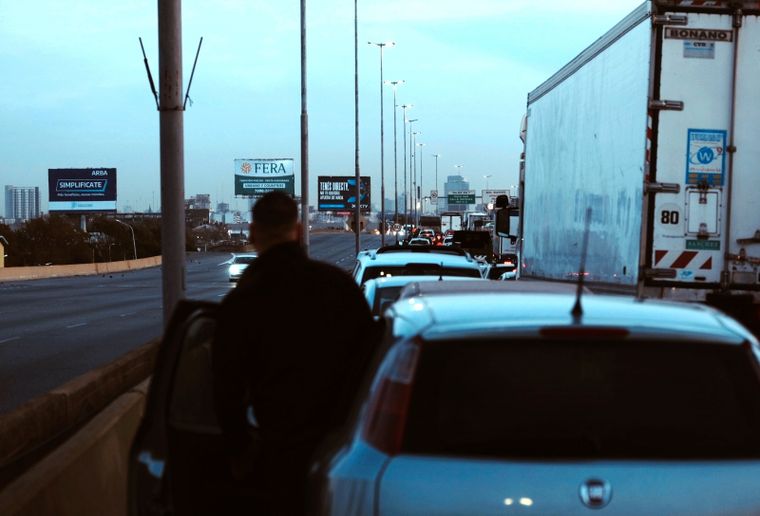 Para evitar demoras en la autopista, a continuación te contamos cuáles son las alternativas para llegar a La Plata.