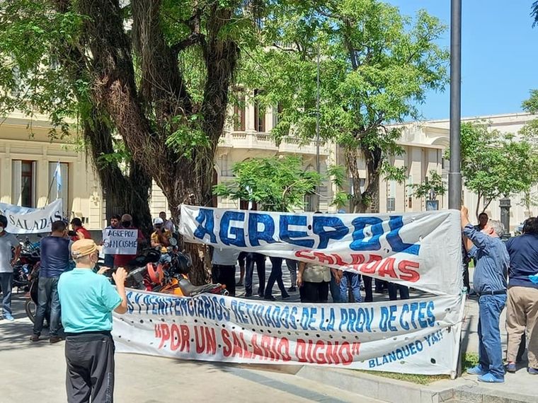 Policías y penitenciaros se sumaron al reclamo de mejores salarios en Corrientes.