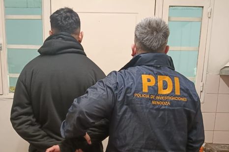 El allanamiento se realizó en las Heras y permitió recuperar dos rodados y detener a a un sospechoso. El allanamiento se realizó en las Heras y permitió recuperar dos rodados y detener a a un sospechoso.