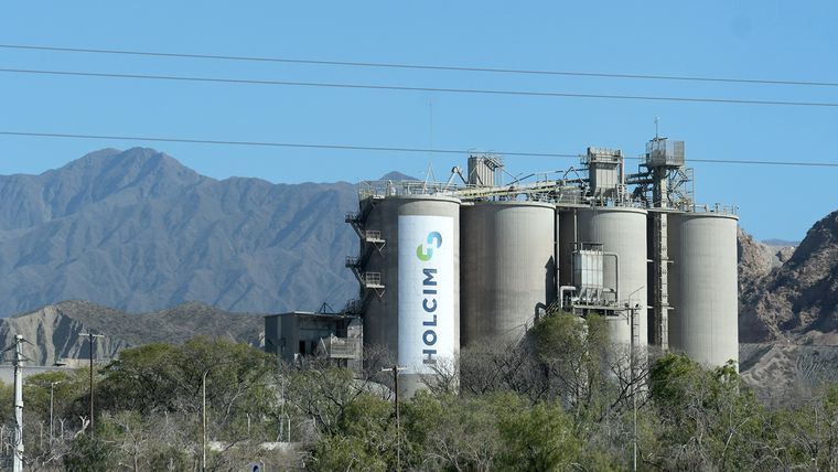 El acuerdo fue suscripto entre el Ministerio de Energía y Ambiente y la empresa Holcim Argentina.