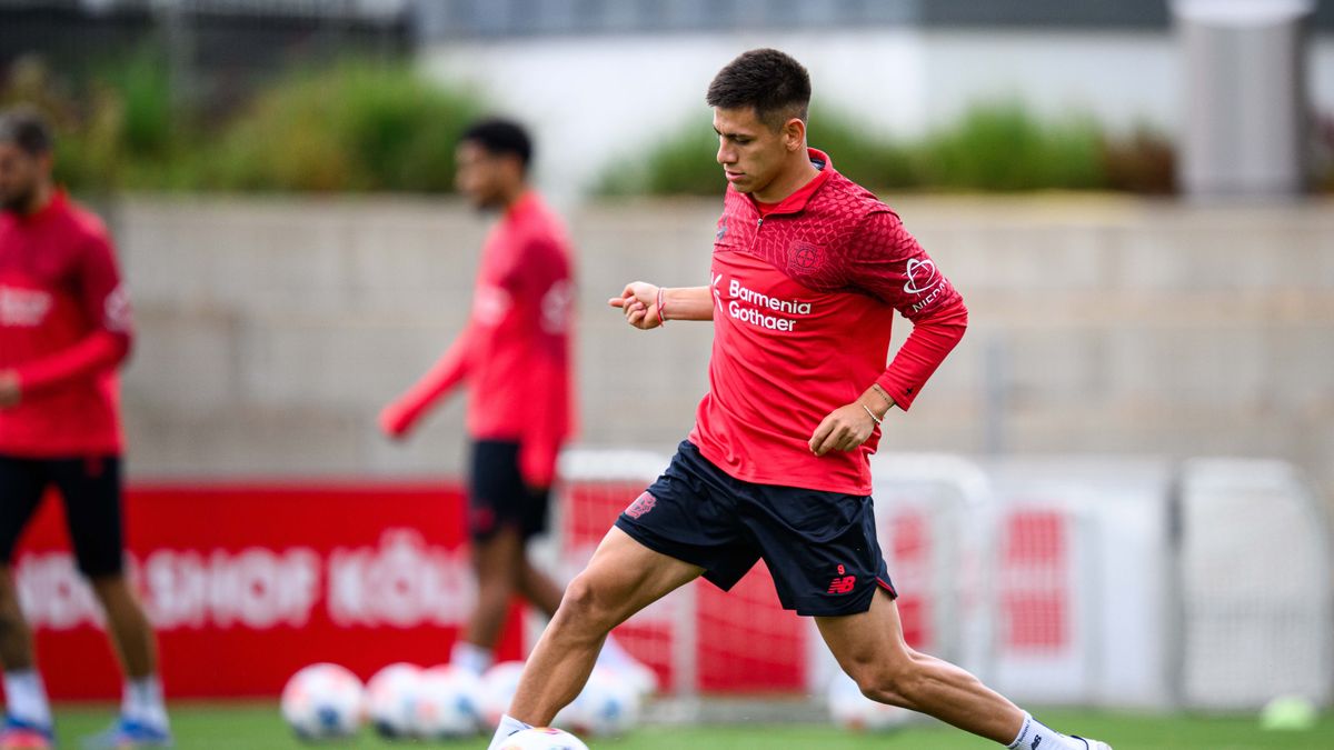 Mazazo para el Diablito Echeverri tras irse del City y debutar en el Bayer Leverkusen