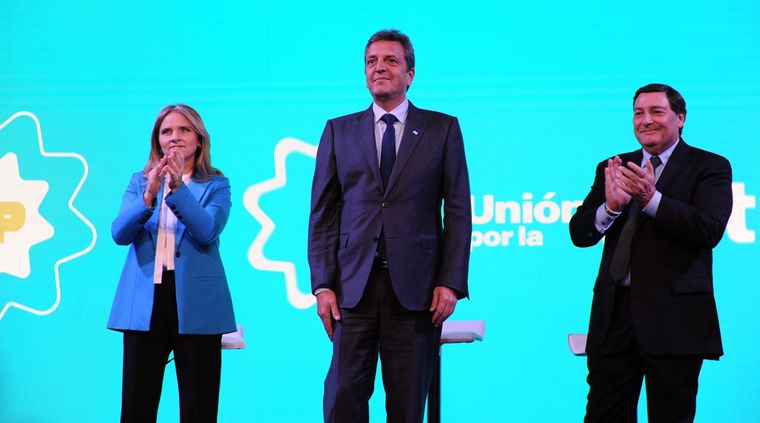 Sergio Massa con Omar Parisi y Amalia Granata Foto: ALF PONCE MERCADO / MDZ