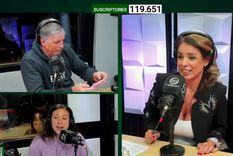 Horacio Cabak leyó al aire los mensajes que le envían a Marina Calabró La periodista le prestó su celular al conductor y luego se arrepintió Foto: Captura de streaming