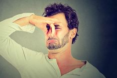 Esta fórmula casera eliminará el olor feo que queda al quitarte los zapatos. Foto: Shutterstock