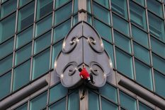 taipei 101: alex honnold, el mejor escalador del mundo, logro la cima del rascacielos