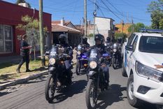 Una gran cantidad de efectivos detuvieron la marcha de la réplica del yate Bandido