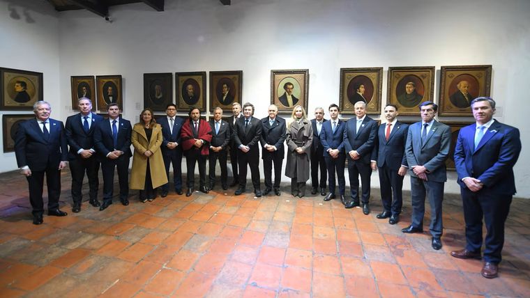 El oficialismo buscó escenificar un fuerte respaldo federal en un momento clave, donde la Casa Rosada necesita aceitar los engranajes legislativos.