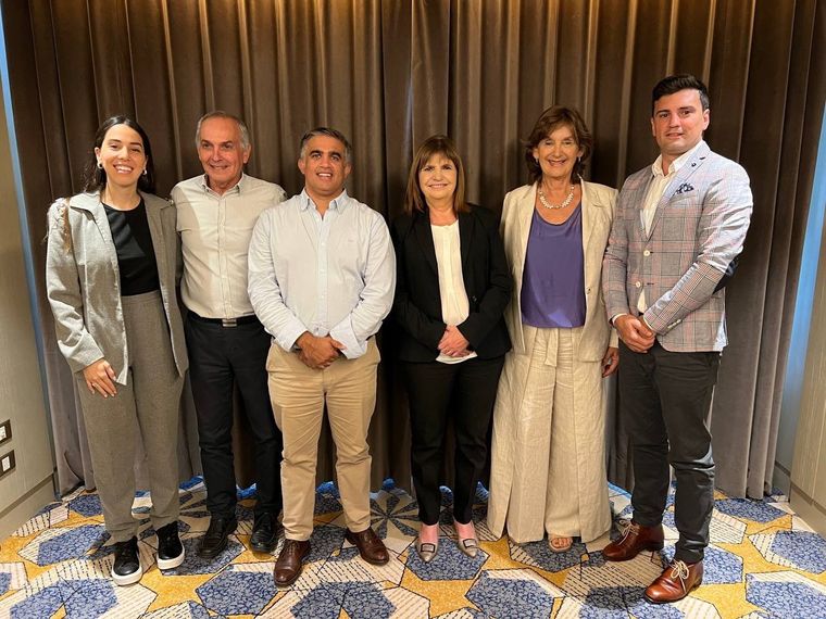 Apoyo Patricia Bullrich difundió la foto junto a Miguel Nanni y otros candidatos de Juntos por el Cambio de Salta. Foto: Twitter