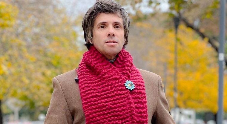 Robertito Funes Ugarte conmovió a todos con una hermosa adopción El periodista salió a hacer una nota y terminó agrandando su familia Foto: Instagram @robertito_funes