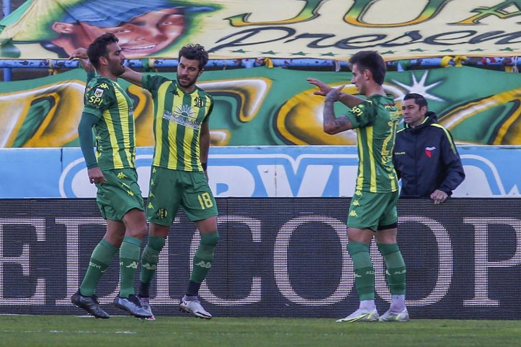 El Tiburón ganó y es escolta. Foto: Télam