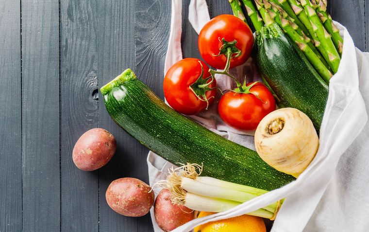 Es importante que en tu alimentación incluyas frutas y verduras para favorecer la digestión. Es importante que en tu alimentación incluyas frutas y verduras para favorecer la digestión. 
