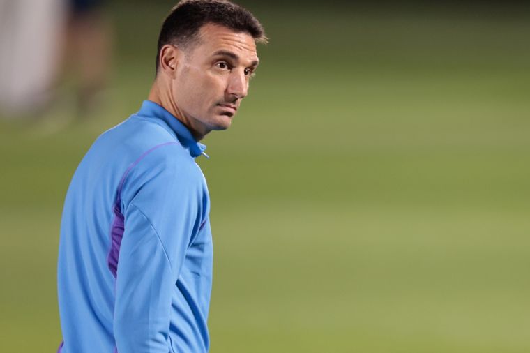 Scaloni podría perder un habitual convocado para la próxima doble fecha. Foto: EFE