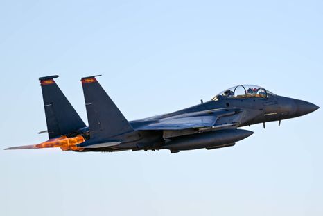 El operativo de rescate del tripulante del caza F-15 superaría los 200 millones de dólares.