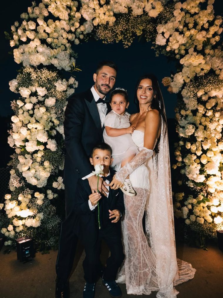 La familia completa de la hija de Sergio Goycochea. La familia completa de la hija de Sergio Goycochea. 