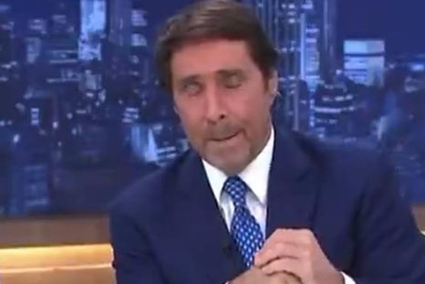 Eduardo Feinmann y un momento de tensión en vivo. Foto: Captura de video A24. Eduardo Feinmann y un momento de tensión en vivo. Foto: Captura de video A24.