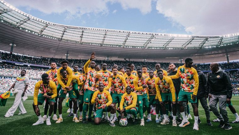 Senegal festejó con la Copa Africana de Naciones antes del amistoso con Perú, aunque la CAF ya se la adjudicó a Marruecos.