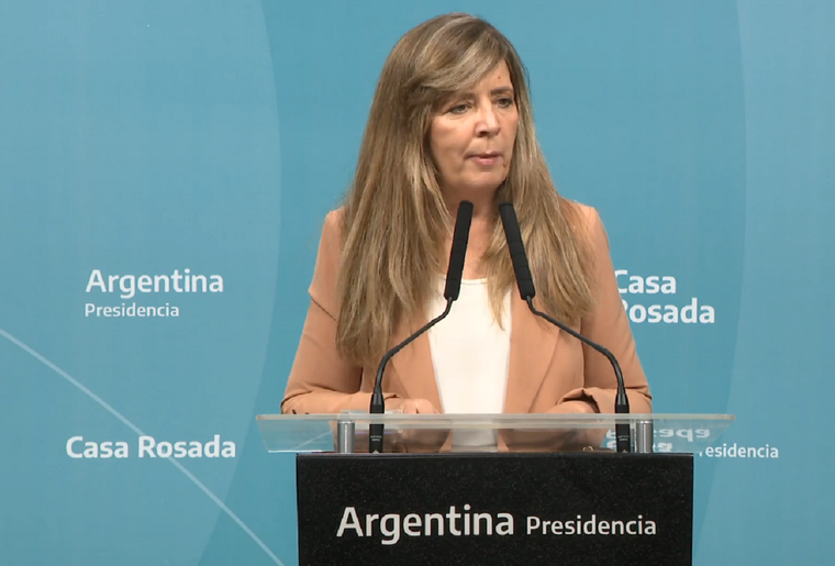 Gabriela Cerruti durante la conferencia de prensa Foto: Captura TV
