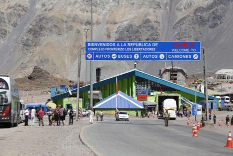El cruce internacional se encuentra operativo las 24 horas para todo tipo de vehículos, con buena visibilidad y sin demoras.