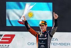 Franco Colapinto festeja con la albiceleste de fondo. Foto: Fia F3