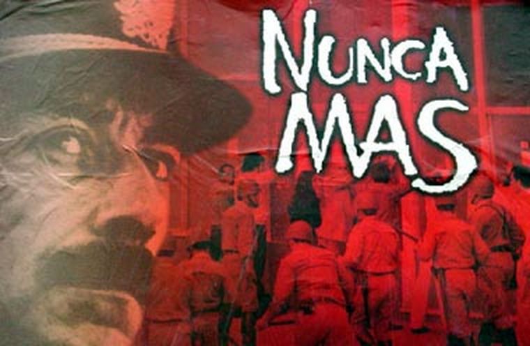 El rostro de Jorge Rafael Videla y la consigna que se hizo un símbolo.