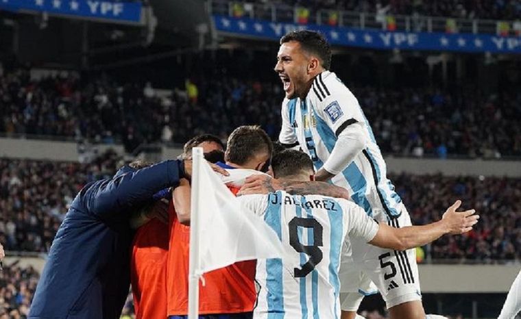 El mediocampista ingresó en el complemento. Foto: Instagram @leoparedes20