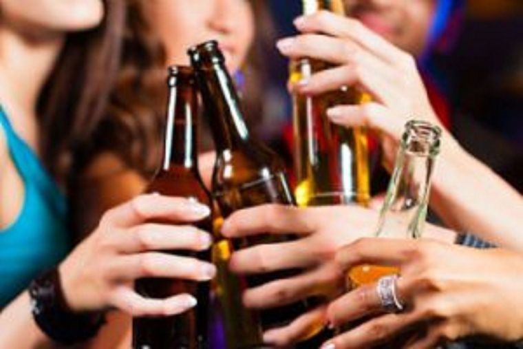 Uno de los problemas de los festejos del UPD es la ingesta excesiva de alcohol. Uno de los problemas de los festejos del UPD es la ingesta excesiva de alcohol.