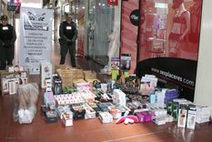 El allanamiento en el sex shop. Foto: Gendarmería Nacional.