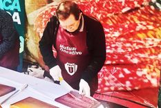 Oncativo y un nuevo récord: en la fiesta nacional se exhibirá el salame casero más largo del país Foto: Gabriela Yalangozian Oncativo y un nuevo récord: en la fiesta nacional se exhibirá el salame casero más largo del país Foto: Gabriela Yalangozian