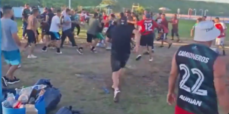 Facciones internas del sindicato de Camioneros protagonizaron una batalla campal.&nbsp;