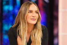 Belinda derrochó sensualidad con un arriesgado y colorido top. Foto: Instagram