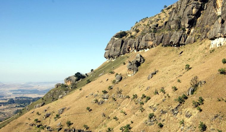 Escarpe en las montañas Drakensberg en Sudáfrica. Foto: Dpa.