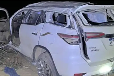 Así quedó el auto tras la persecución y el vuelco.