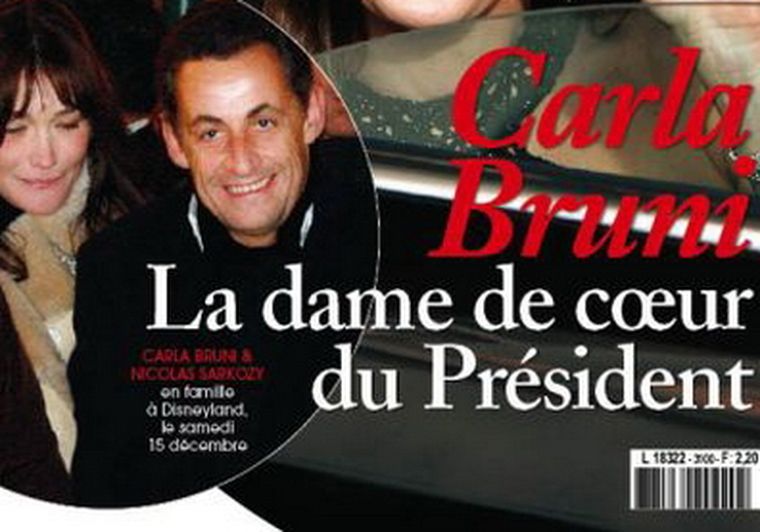 La revista Point de Vue con una foto del presidente francés y Bruni en la portada Foto: lexpress.fr