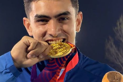 Agustín Pinti integró el equipo argentino que se consagró campeón en la posta 4x400 metros mixta. Agustín Pinti integró el equipo argentino que se consagró campeón en la posta 4x400 metros mixta.