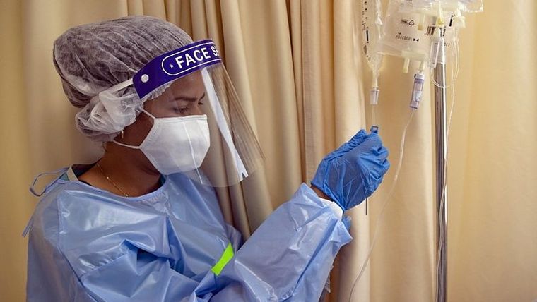 Foto: GETTY IMAGES. Tras el reciente aumento de casos de covid, Israel ofrece una tercera dosis de la vacuna de Pfizer a gran parte de su población.